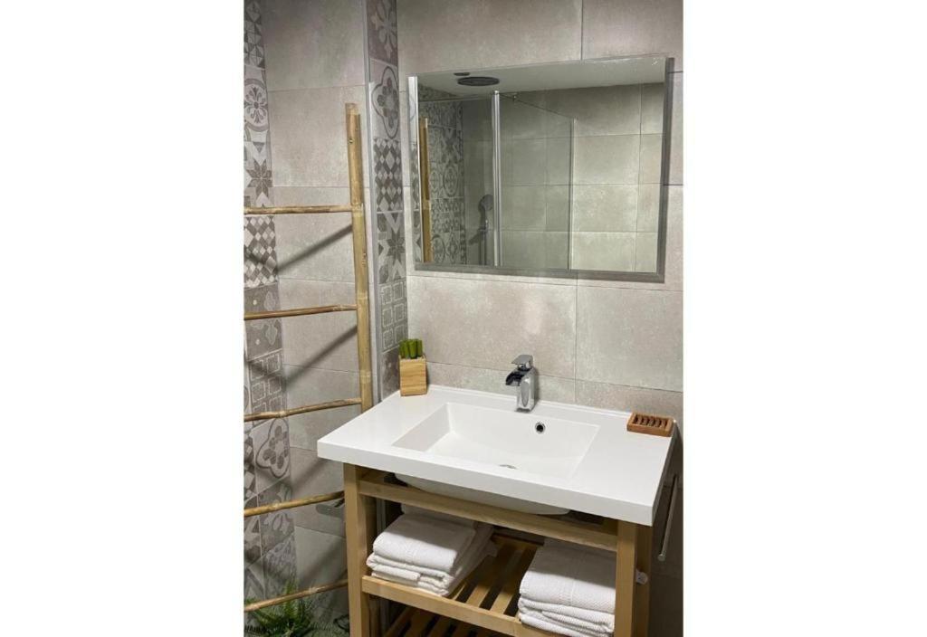Pueblo Blanco Sea View Apartment By Namaste Elite ตอร์เรโมลิโนส ภายนอก รูปภาพ